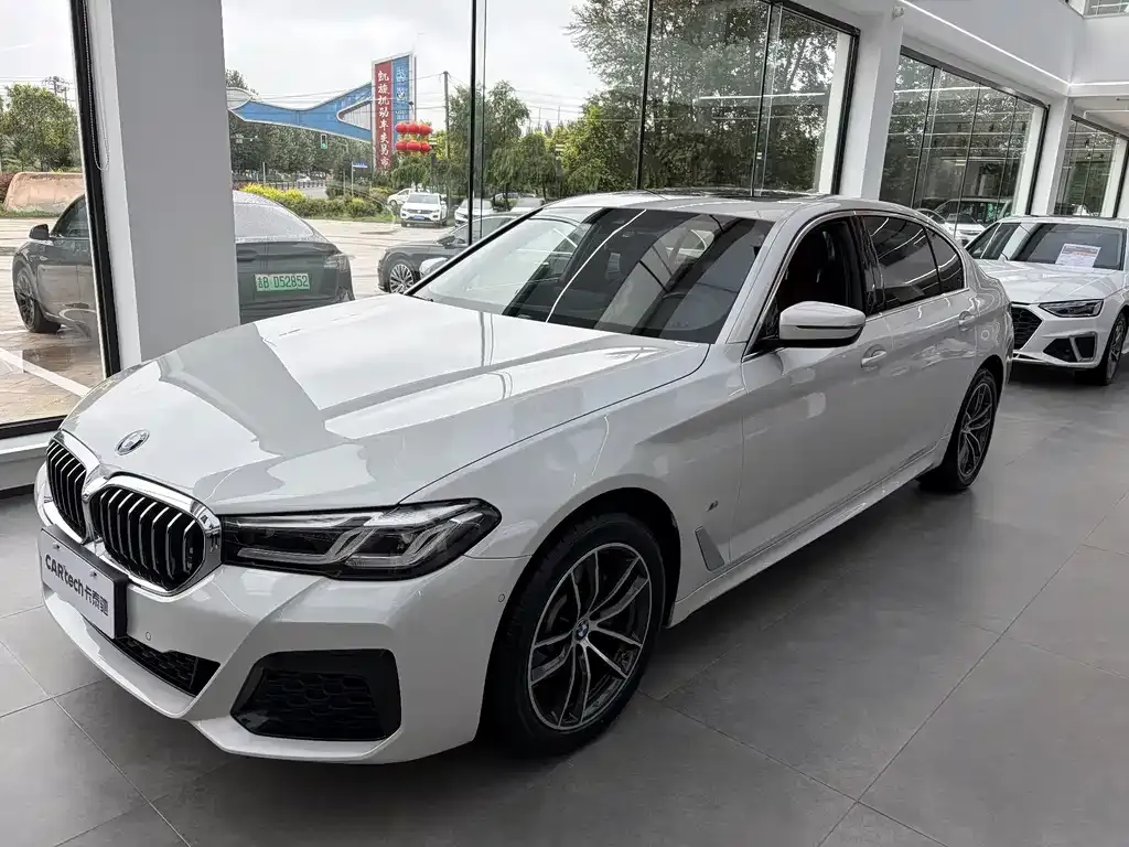 2022 BMW 5 Series 5 525Li M