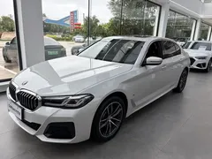 2022 BMW 5 Series 5 525Li M, белый — фото 1