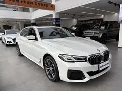 2022 BMW 5 Series 5 525Li M, белый — фото 3