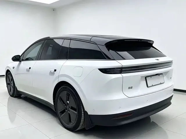 2025 Li Auto i6 2WD