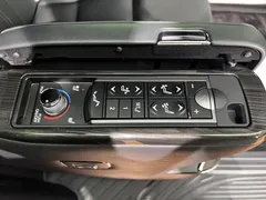 2020 Lexus LM 300h, чёрный — фото 11