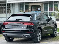 2022 Audi Q8 55 TFSI, чёрный — фото 4