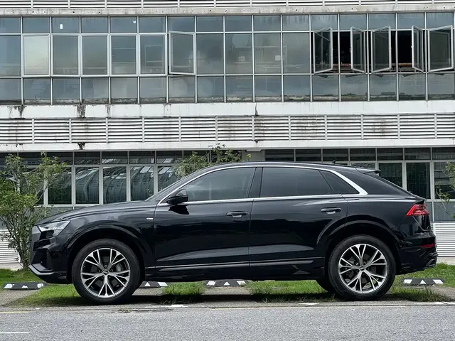 2022 Audi Q8 55 TFSI