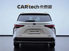 2023 Toyota Sienna 2.5L Hybrid Premium, белый — фото 6