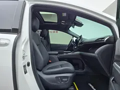 2023 Toyota Sienna 2.5L Hybrid Premium, белый — фото 15