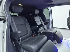 2023 Toyota Sienna 2.5L Hybrid Premium, белый — фото 17
