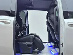 2023 Toyota Sienna 2.5L Hybrid Premium, белый — фото 18