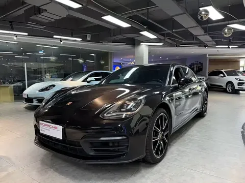 2023 Porsche Panamera Platinum 2.9T