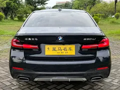 2023 BMW 5 Series 5 530Li M, чёрный — фото 17
