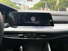 2021 Volkswagen Golf 200TSI DSG, белый — фото 13