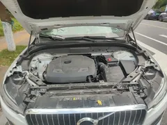 2021 Volvo XC60 4WD Luxury, белый — фото 11