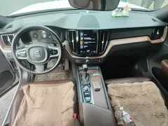 2021 Volvo XC60 4WD Luxury, белый — фото 13