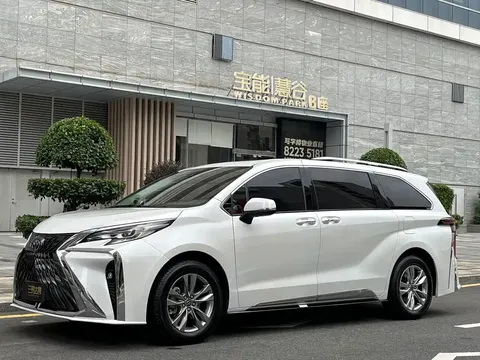 2021 Toyota Sienna 2.5L Hybrid Platinum