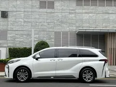 2021 Toyota Sienna 2.5L Hybrid Platinum, белый — фото 3