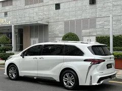 2021 Toyota Sienna 2.5L Hybrid Platinum, белый — фото 4