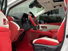 2021 Toyota Sienna 2.5L Hybrid Platinum, белый — фото 9