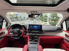 2021 Toyota Sienna 2.5L Hybrid Platinum, белый — фото 13