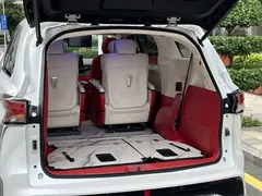 2021 Toyota Sienna 2.5L Hybrid Platinum, белый — фото 28