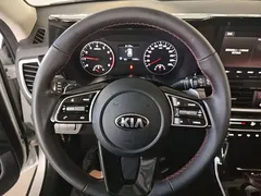 2020 Kia Seltos 1.5L CVT Trend, белый — фото 7