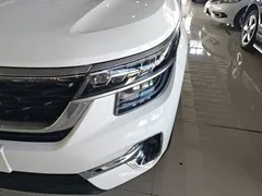 2020 Kia Seltos 1.5L CVT Trend, белый — фото 18