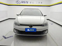 2021 Volkswagen Golf 200TSI DSG Pro, белый — фото 2