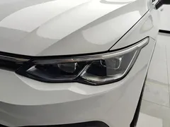 2021 Volkswagen Golf 200TSI DSG Pro, белый — фото 5