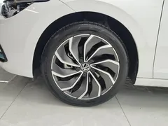 2021 Volkswagen Golf 200TSI DSG Pro, белый — фото 6