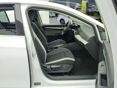 2021 Volkswagen Golf 200TSI DSG Pro, белый — фото 8
