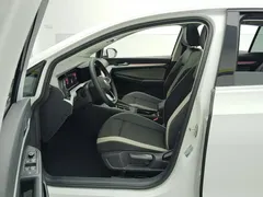 2021 Volkswagen Golf 200TSI DSG Pro, белый — фото 9