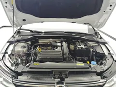 2021 Volkswagen Golf 200TSI DSG Pro, белый — фото 10