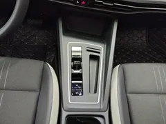 2021 Volkswagen Golf 200TSI DSG Pro, белый — фото 16
