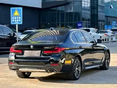 2023 BMW 5 Series 5 530Li M, чёрный — фото 4