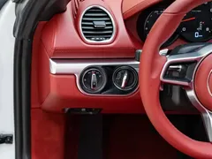 2020 Porsche 718 Boxster 2.0T, белый — фото 17