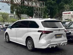 2021 Toyota Sienna 2.5L Hybrid Comfort, белый — фото 4