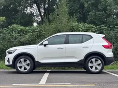 2023 Volvo XC40 B3, белый — фото 4