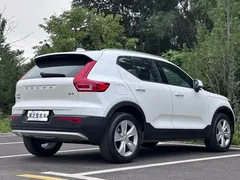 2023 Volvo XC40 B3, белый — фото 7