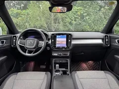 2023 Volvo XC40 B3, белый — фото 11