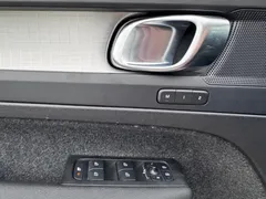 2023 Volvo XC40 B3, белый — фото 12