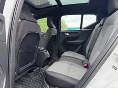 2023 Volvo XC40 B3, белый — фото 18