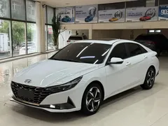 2022 Hyundai Elantra 1.5L CVT LUX Premium, белый — фото 1