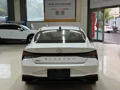 2022 Hyundai Elantra 1.5L CVT LUX Premium, белый — фото 5