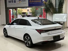 2022 Hyundai Elantra 1.5L CVT LUX Premium, белый — фото 6