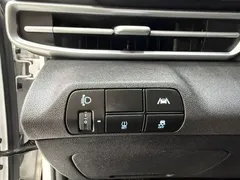 2022 Hyundai Elantra 1.5L CVT LUX Premium, белый — фото 9