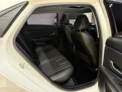2022 Hyundai Elantra 1.5L CVT LUX Premium, белый — фото 22