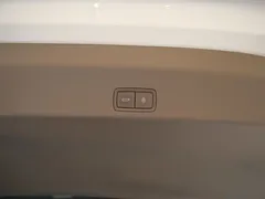 2024 Li Auto MEGA Ultra, белый — фото 14