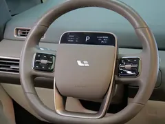 2024 Li Auto MEGA Ultra, белый — фото 21