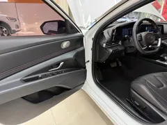 2022 Hyundai Elantra 1.5L CVT 20, белый — фото 8