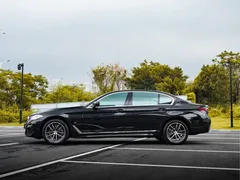 2022 BMW 5 Series 5 525Li M, чёрный — фото 4