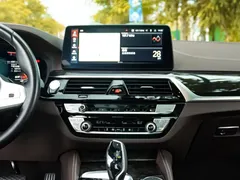 2022 BMW 5 Series 5 525Li M, чёрный — фото 25