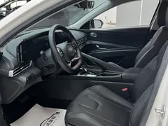 2022 Hyundai Elantra 1.5L CVT LUX Premium, белый — фото 8